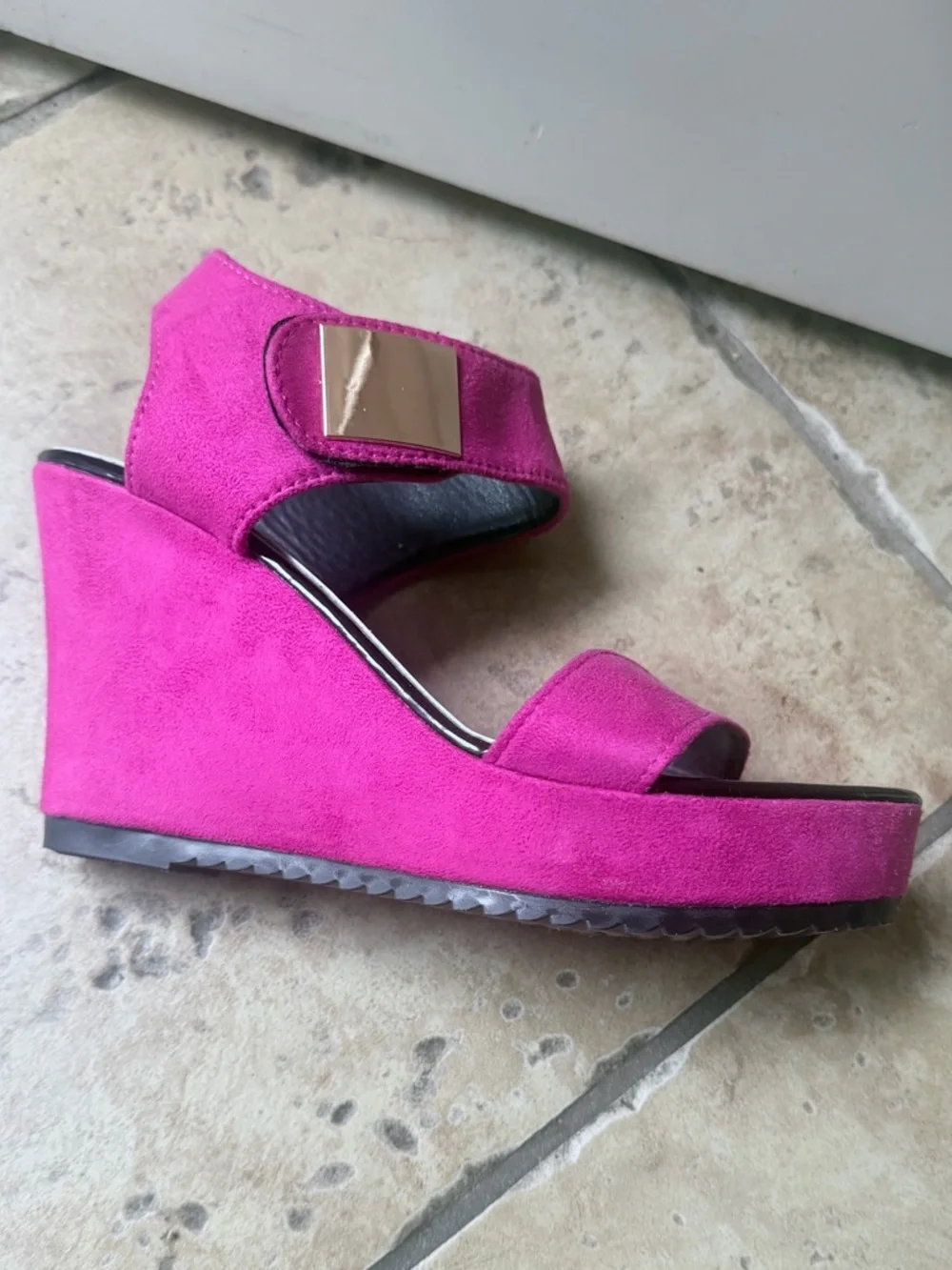 Women's Magenta Suede Wedge Sandals - Picture 4 of 5